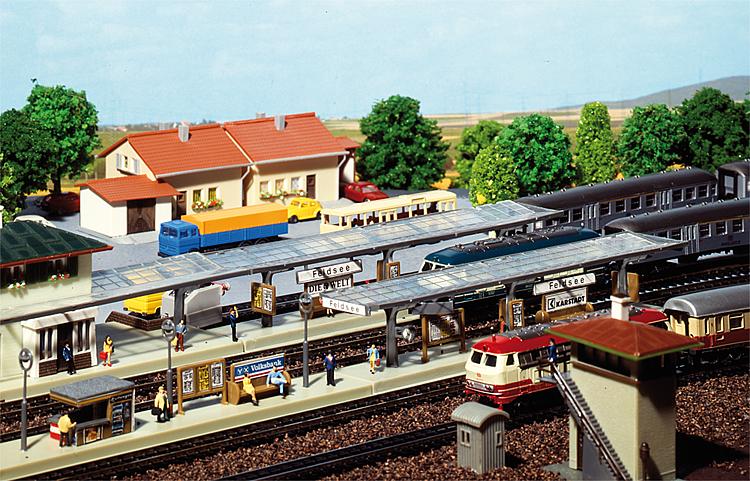 Faller 222119 N Set of 3 Station Platforms - 1 Open & 2 with Roofs