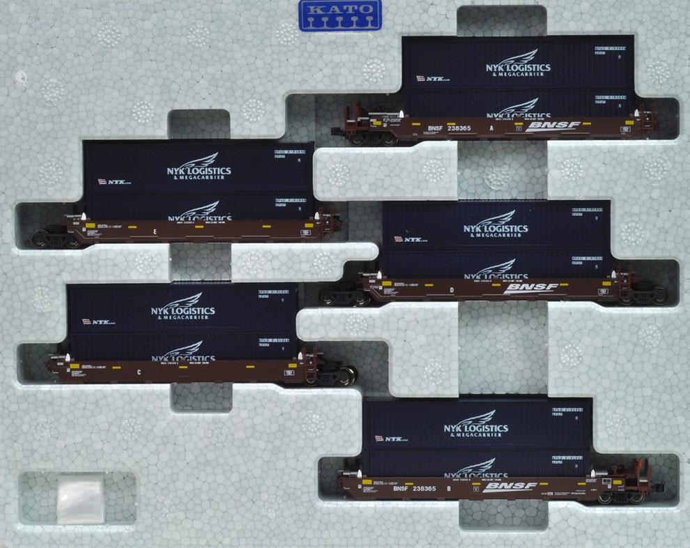 Kato 106-6152 N BNSF Gunderson 5-Unit Stack Car w/40' NYK Containers #238365