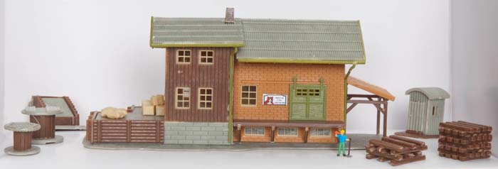 Model Power 2611 Pre-Built Freight Station w/Accessories
