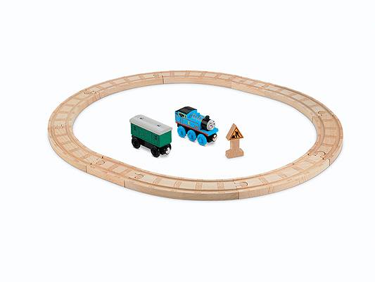 Fisher Price Y4419 Thomas & Friends Wooden Railway Oval Starter Set