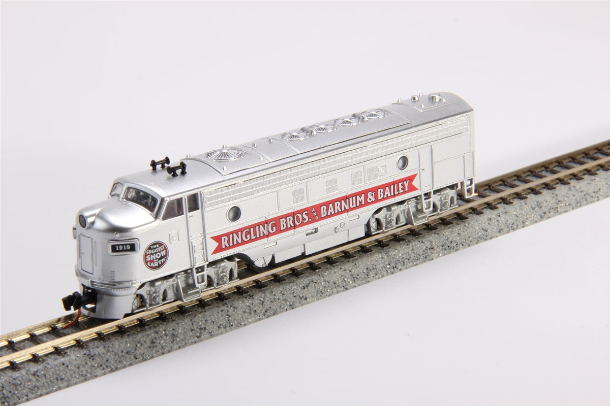 Micro-Trains 98500722 N Ringling Bros FP-7 Powered Diesel Locomotive #1919