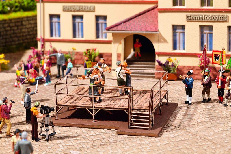 Noch 66820 HO Animated Dance Floor Kit w/ Motor, Pushbutton Control, DCC Decoder