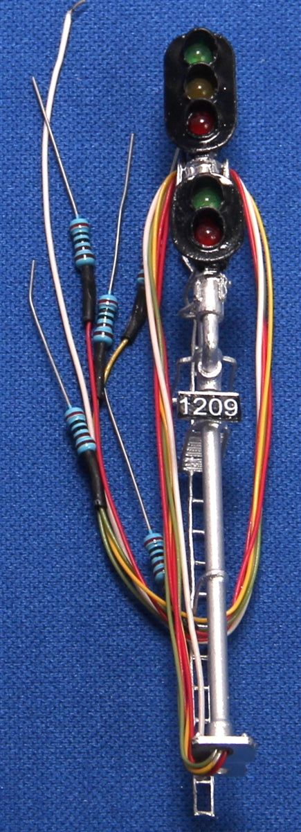 NJ International 1402 HO D Type Signal Dual-Head 3-Over-2, Brass