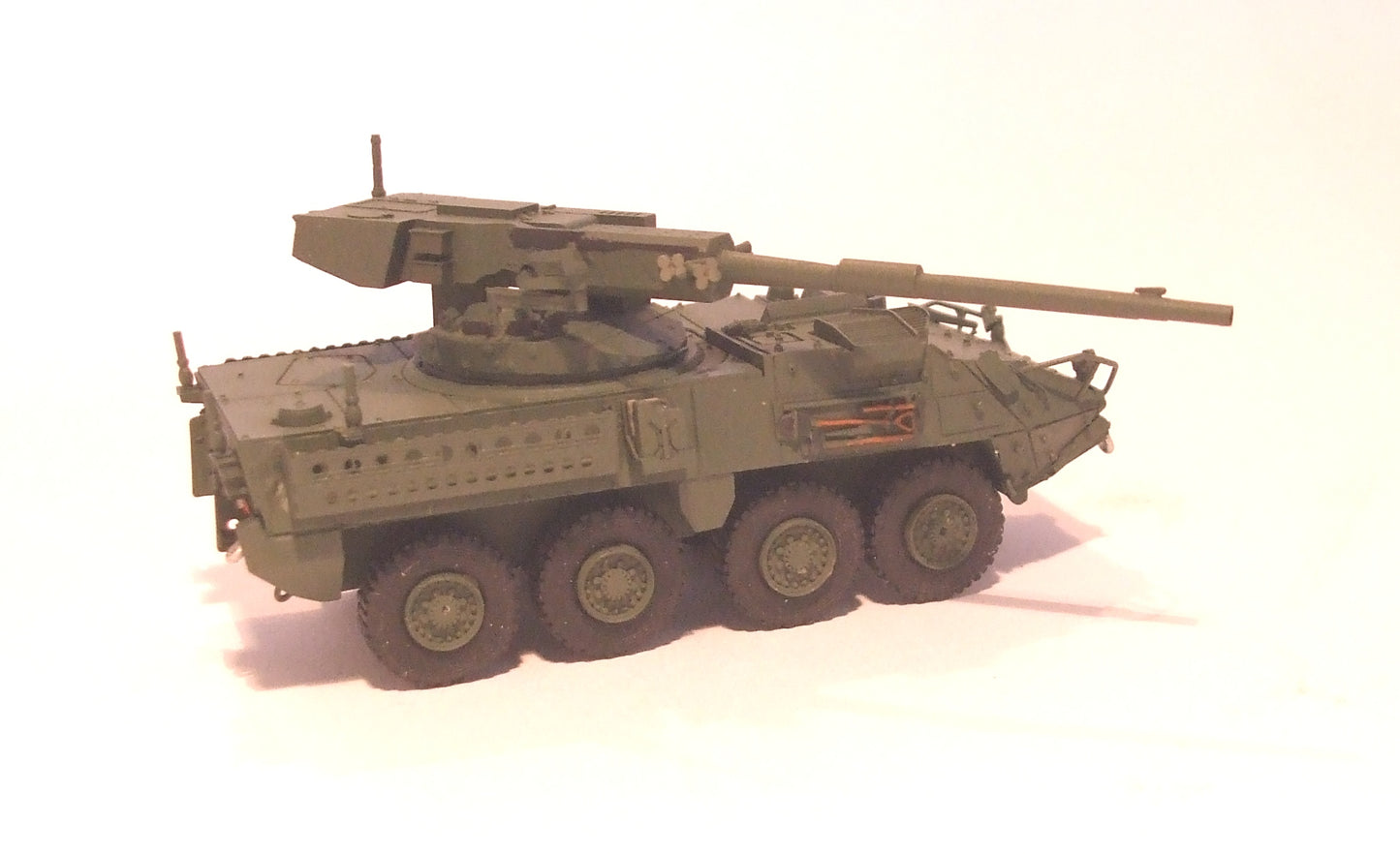 Trident Miniatures 87103 HO M1128 Mobile Gun System with 105mm Cannon