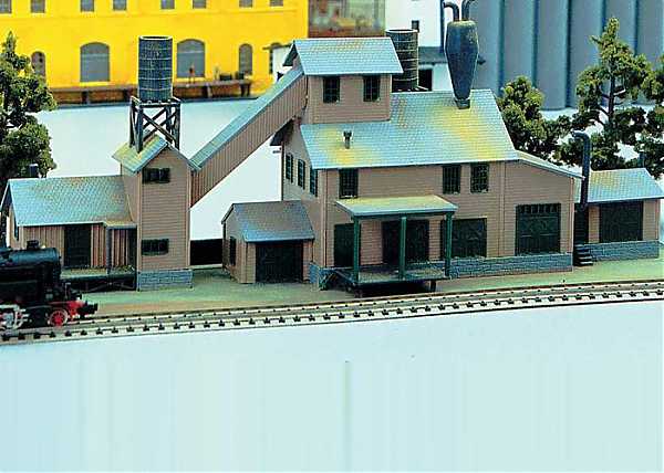 Heljan 682 N Farmers Supply House Building Kit
