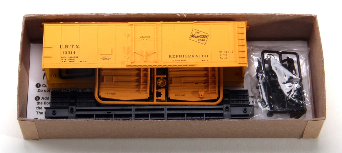 Accurail 8509 HO KIT 40' Steel Plug Door Reefer, MILW/URTX