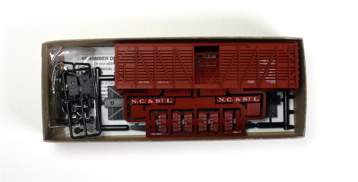Accurail 4737 HO NC&STL 40' STOCK CAR