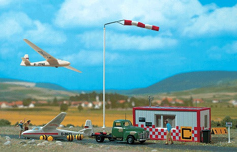 Busch 1050 Glider Field with Accesorries
