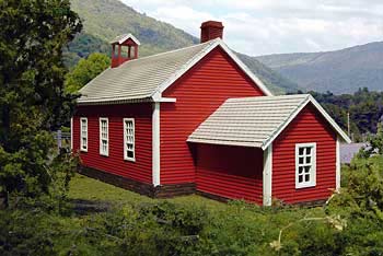 Branchline Trains 644 Schoolhouse Laset Art Building Kit