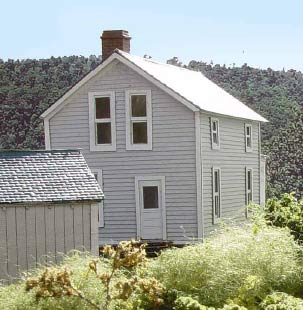 Branchline Trains 625 HO Scale Finley House Building Laser-Art Structures Kit