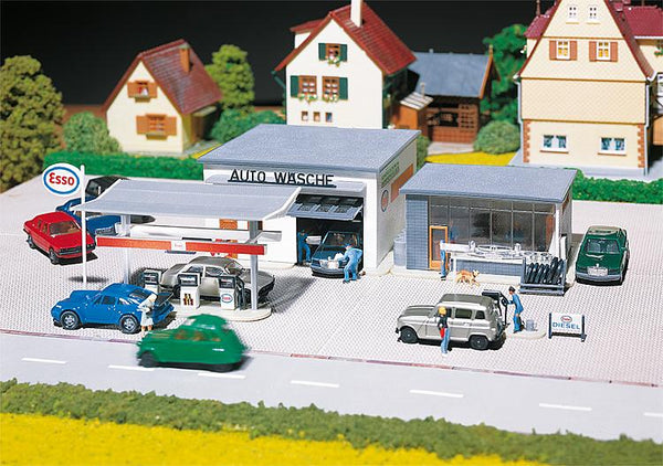 列車洗浄システム(Faller HO 120208) Faller 130296 HO Gas Station with Car Wash Building Kit – Trainz