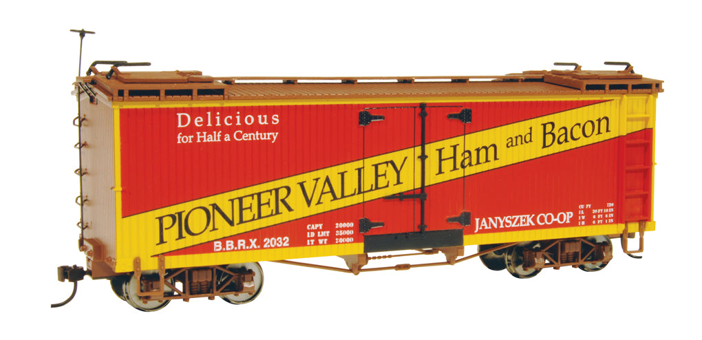 Bachmann Spectrum 27403 On30 Scale Pioneer Valley Ham & Bacon Wood Reefer