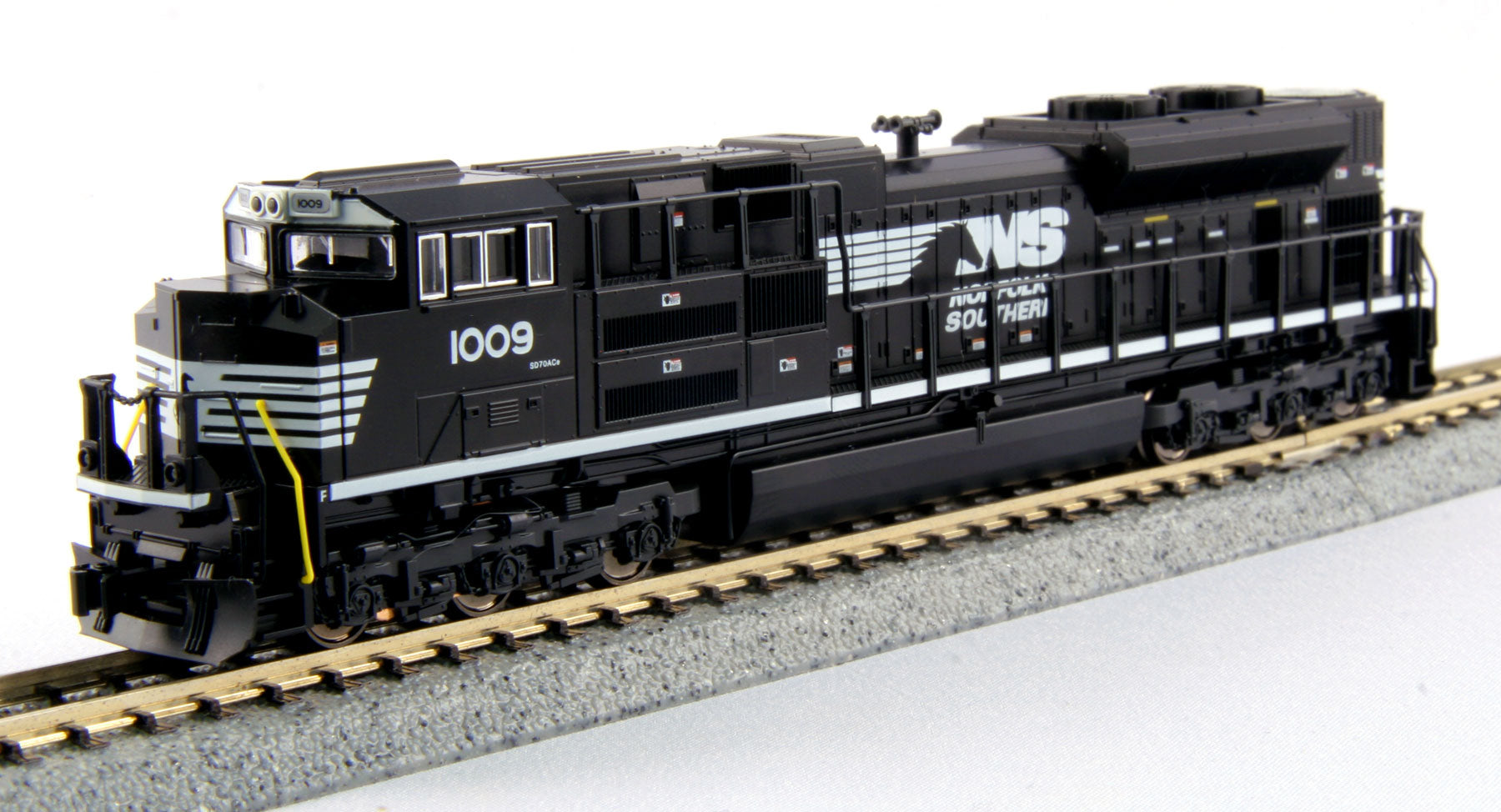 Kato 176-8507 N Scale Norfolk Southern SD70ACe Diesel Locomotive #1009