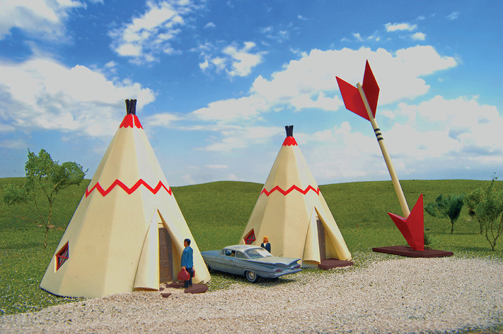 Bachmann 35205 HO Teepee Hotel 2 Teepees w/Arrow Built Up