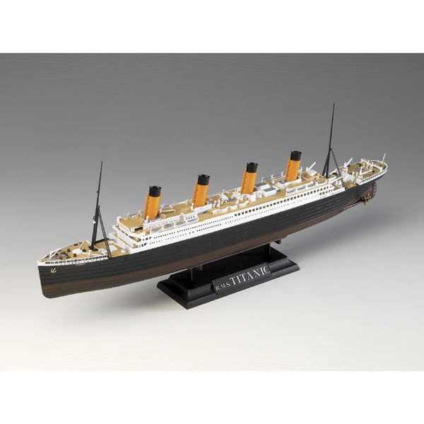 Academy 14214 1:700 R.M.S Titanic Ship Kit – Trainz