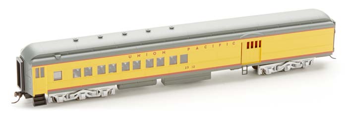 Bachmann 13605 HO Union Pacific 72' Combine Car with 4-Window Door #2512