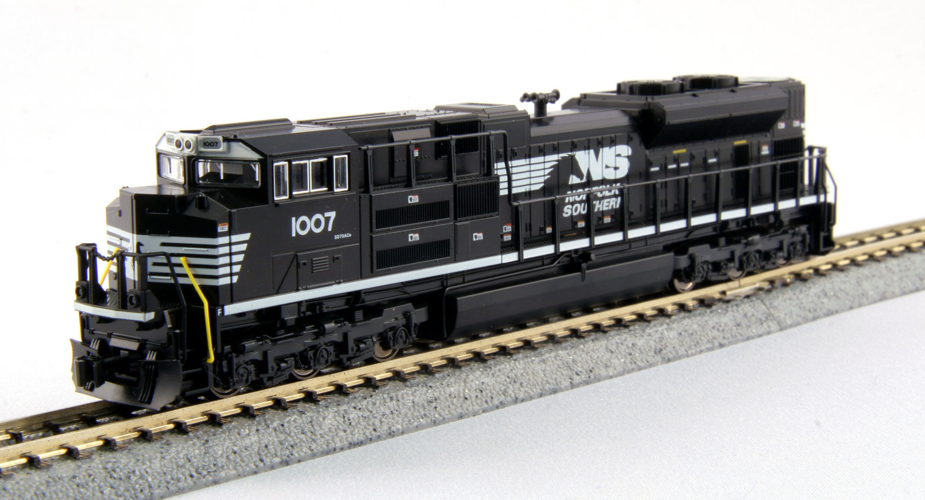 Kato 176-8506 N Norfolk Southern SD70ACe Diesel Locomotive #1007