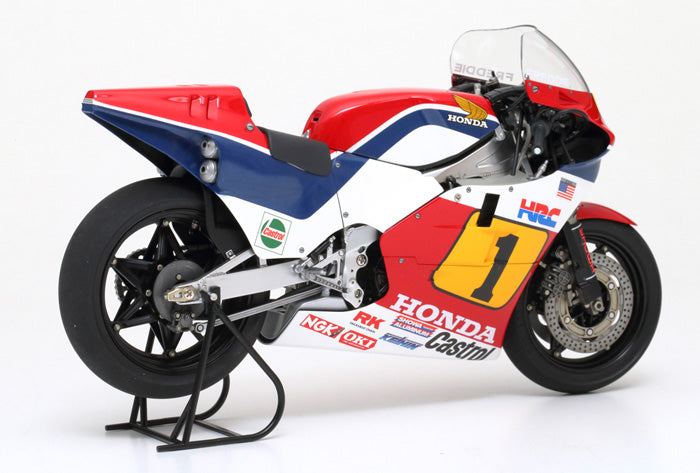 Tamiya 14121 1:12 1984 Honda NSR500 Racing Motorcycle – Trainz