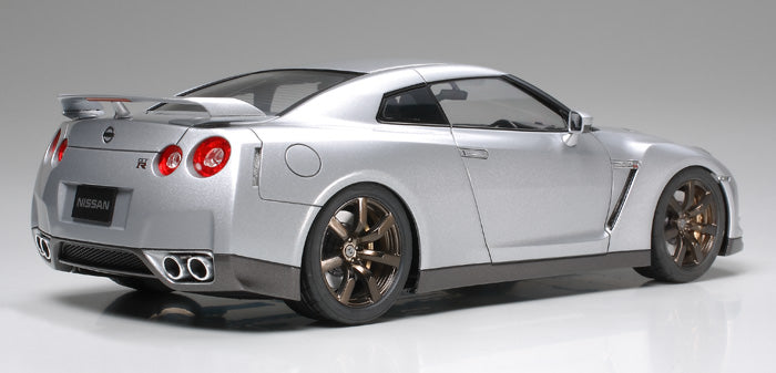 Tamiya 24300 1:24 Nissan GTR Car