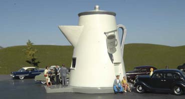 Bachmann 35202 HO Roadside America "The Coffee Pot" Built Up Coffee Shop