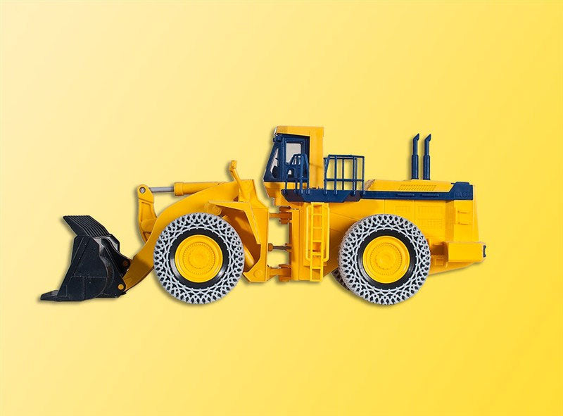 Kibri 11454 HO Komatsu WA 800-2 Wheel Loader Plastic Model Kit