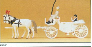 Preiser 30451 HO White Wedding Couple In a Horse-Drawn Carriage Figure