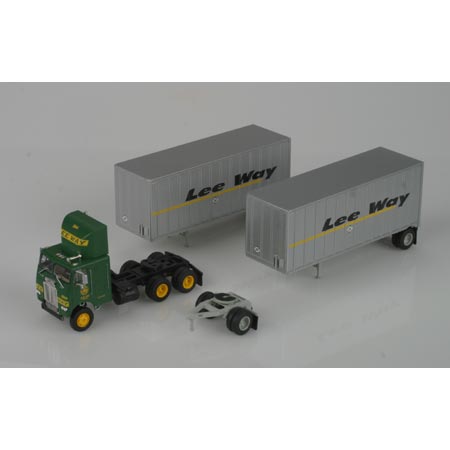 Athearn 91140 HO Scale Lee Way Freightliner w/Trailers Two 28'' Trailers