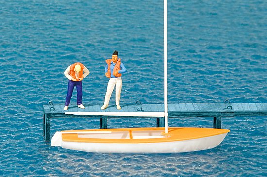 Preiser 10678 HO Sailors Putting on Life Jackets Figures w/Sailing Boat