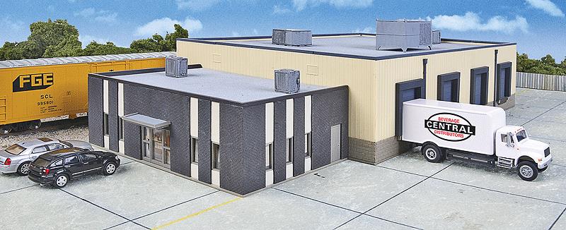 Walthers 933-4042 HO Central Beverage Distributors With Office Annex Kit