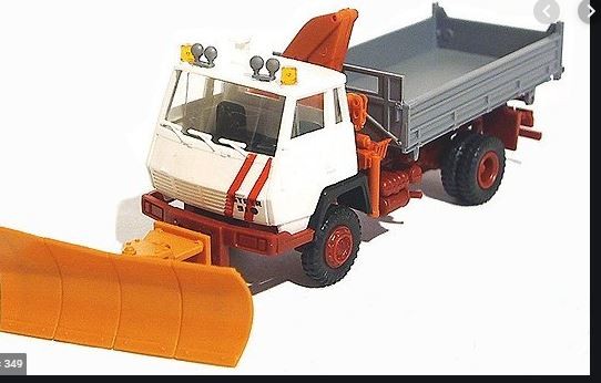 Roco 1651 HO Scale Tipper With Loading Crane And Snow Plow