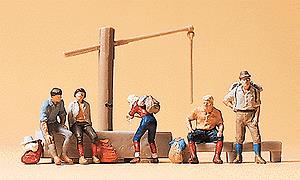 Preiser 79161 N People Resting By Village Fountain Figures (Set of 5)