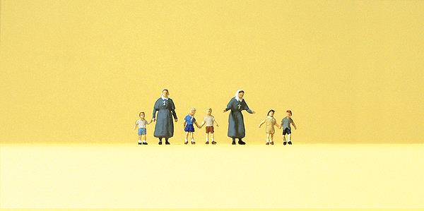 Preiser 79211 N Protestant Sisters with Children Figures (Set of 7)