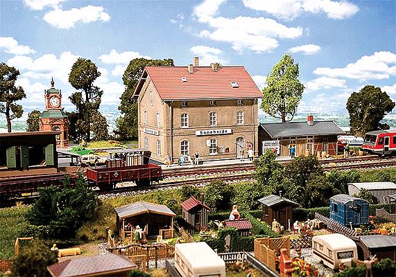 Faller Gmbh 110122 HO Sonnheide Station Kit (Plastic) Weathered
