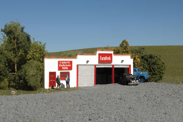 Bachmann 35052 N Assembled Farmfresh Dairy False-Front Resin Building