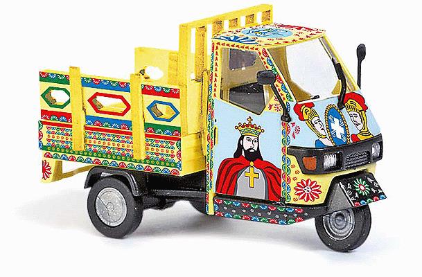 Busch 48481 2006 Piaggio Ape 50 3-Wheel Pickup Truck - Assembled