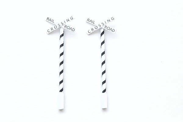 JL Innovative Design 857 HO Crossbucks Painted (Striped Mast) (Pack of 2)