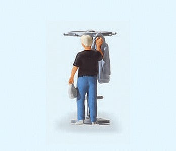 Preiser 28142 HO Man Hanging Up His Jacket Figure