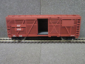 Walthers 931-1688 HO Souther Pacific 40' Stock Car #166 - Ready to Run