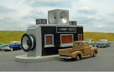 Bachmann 35207 HO Assembled Fast Foto Drive-Through Roadside U.S.A. Building