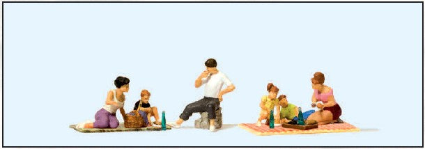 Preiser 10617 HO Picnic Scene Figures with Accessories (Set of 6)