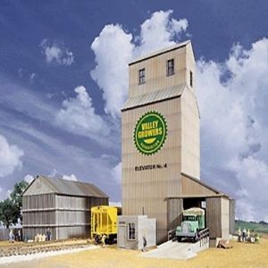 Walthers 933-3096 HO Valley Growers Association Steel Grain Elevator Kit
