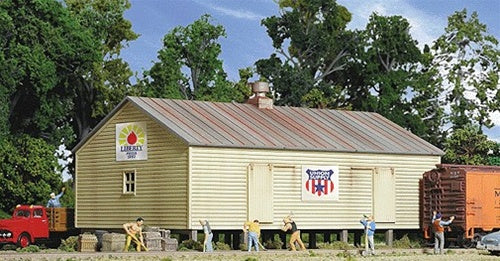 Walthers 933-3529 HO CO-OP Storage Shed on Pilings Building Kit