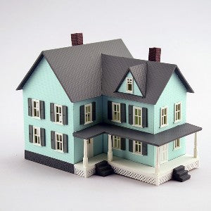 Model Power 2617 N Grandma's New House Built-Up Buildings Lighted w/ 2 Figures