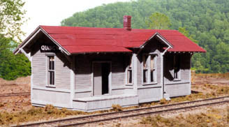 B.T.S. 27118 HO Detroit, Toledo & Ironton Standard Station Waiting Room on Right
