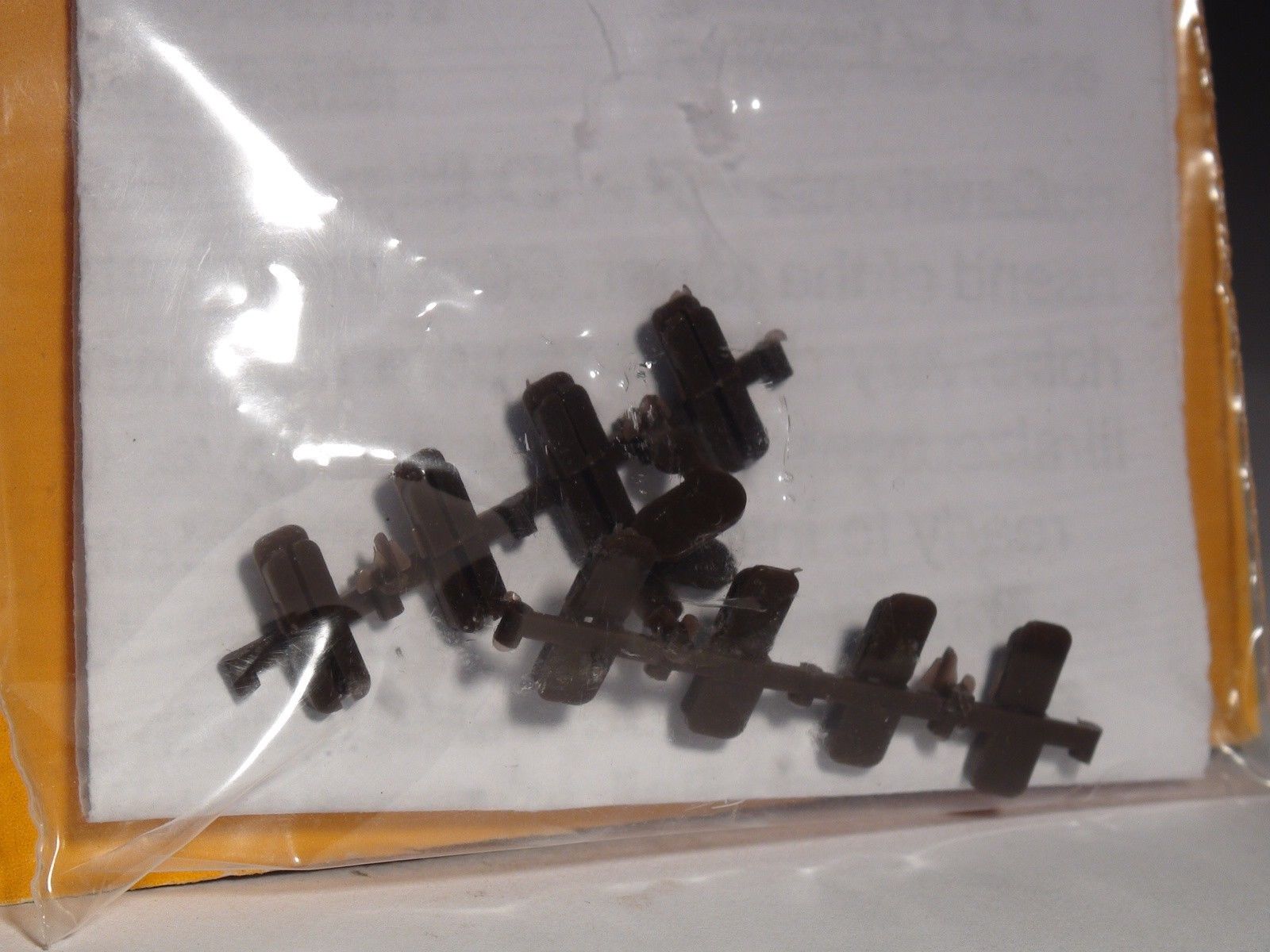 Micro Engineering 26-002 HO Code 100 to 70 Transition Rail Joiners (Pack of 8)