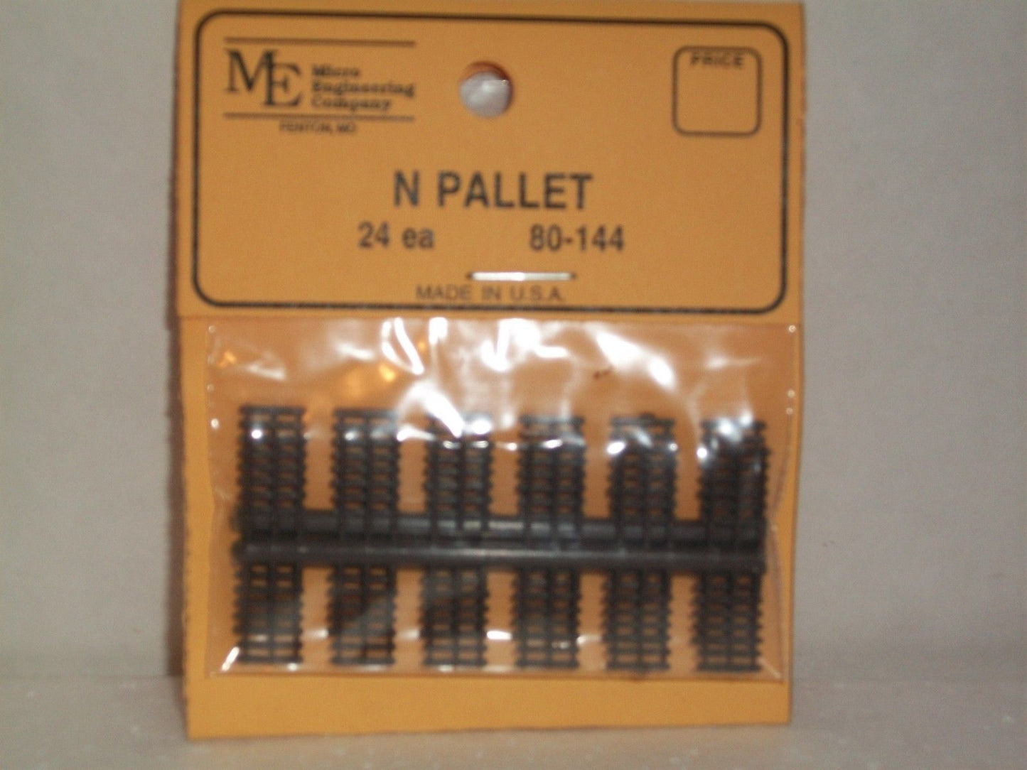 Micro Engineering 80-144 N Plastic Pallets (Pack of 24)