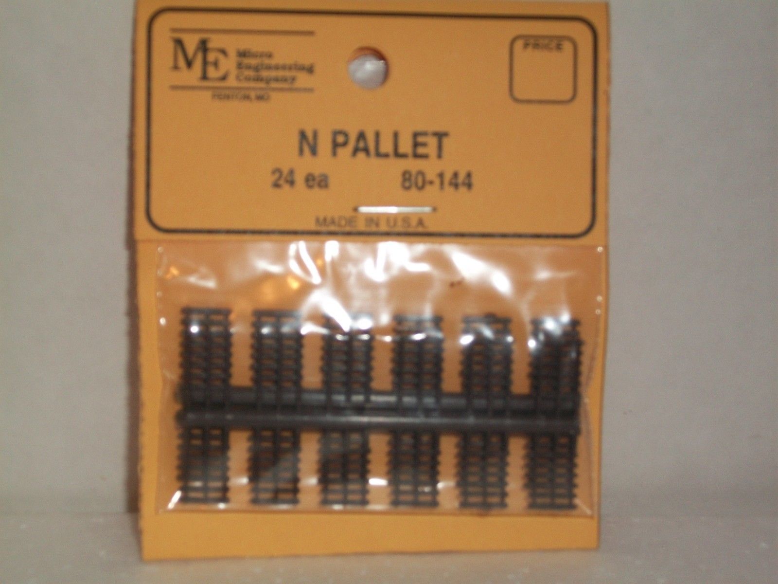 Micro Engineering 80-144 N Plastic Pallets (Pack of 24)