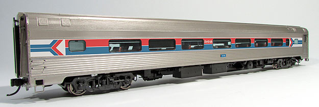 Rapido Trains 115011 HO Amtrak Budd 60-Seat Coach with Fluted Sides #4822