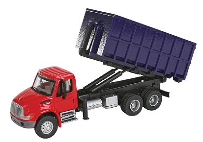 Walthers 949-11630 HO International(R) 4300 Dual-Axle Dumpster Carrier