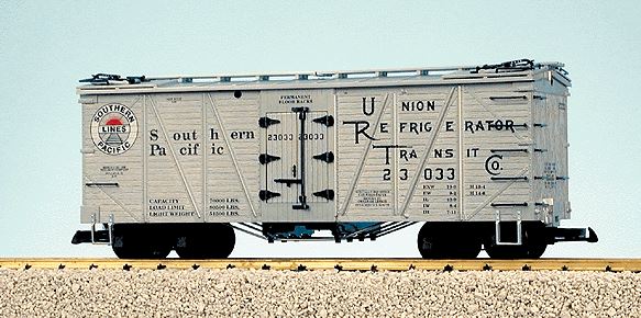 USA Trains 15013 G Southern Pacific Outside Braced Refrigerator Car #23033